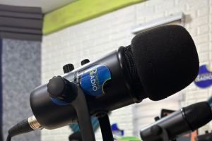 Voci in podcast per abbattere i pregiudizi in Tanzania