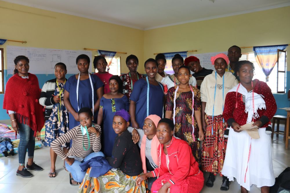 A Mbeya è un successo il corso di sartoria: il racconto dei protagonisti