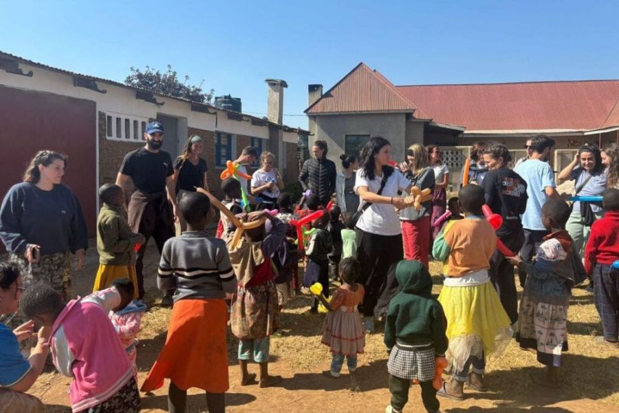 Campo di volontariato, “il modo perfetto per conoscere l’Africa”